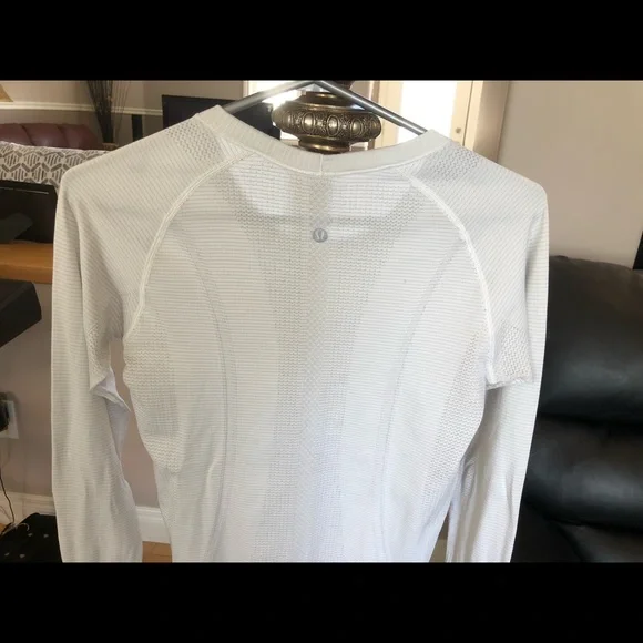 Lululemon, Women’s 6, Swiftly Tech Long Sleeve Crew, GUC - Picture 5 of 16
